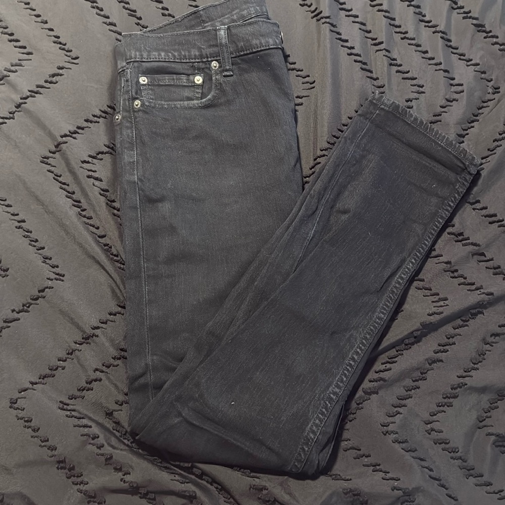 Men’s dark wash Levi Jeans - 33W/32L
